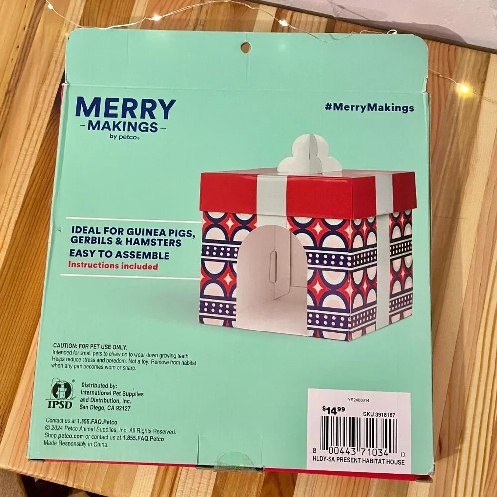 Fun and Festive Small Animal House by Merry Makings! NWT